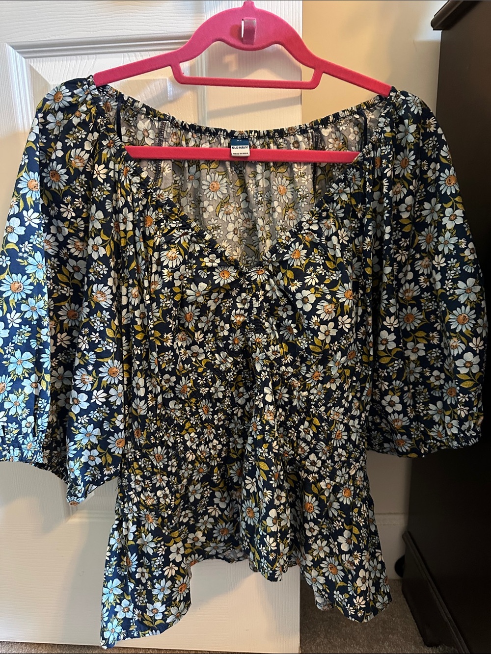 Old Navy Navy Floral Peasant Top with Daisies